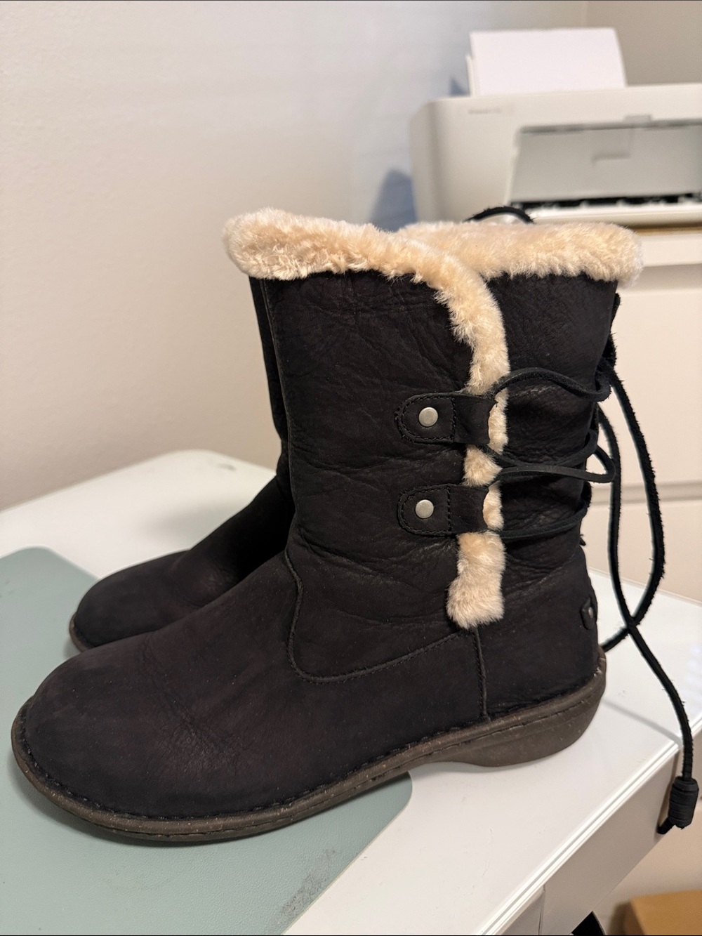 Ugg Akadia Women’s Black Faux-Shearling Winter Boots